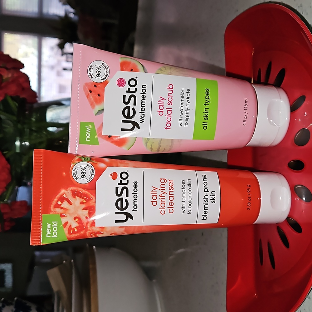 YES TO BUNDLE OF 2 DAILY CLARIFYING CLEANSER AND FACIAL SCRUB FULL SIZE